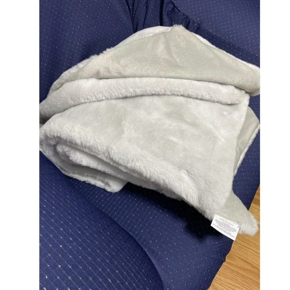 NWOT Threshold Faux Rabbit Fur Light Gray Throw Blanket 60